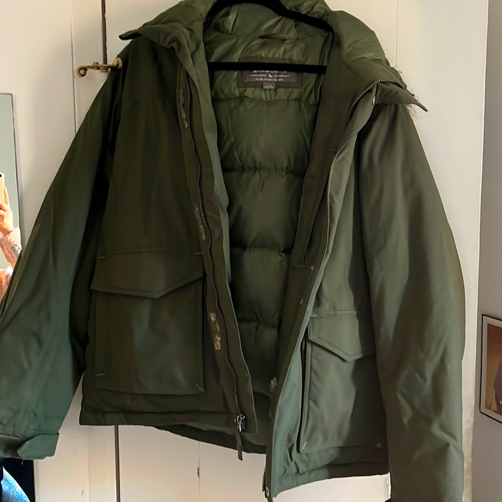 Eddie Bauer faux fur hooded down jacket, w pockets, L, top condition